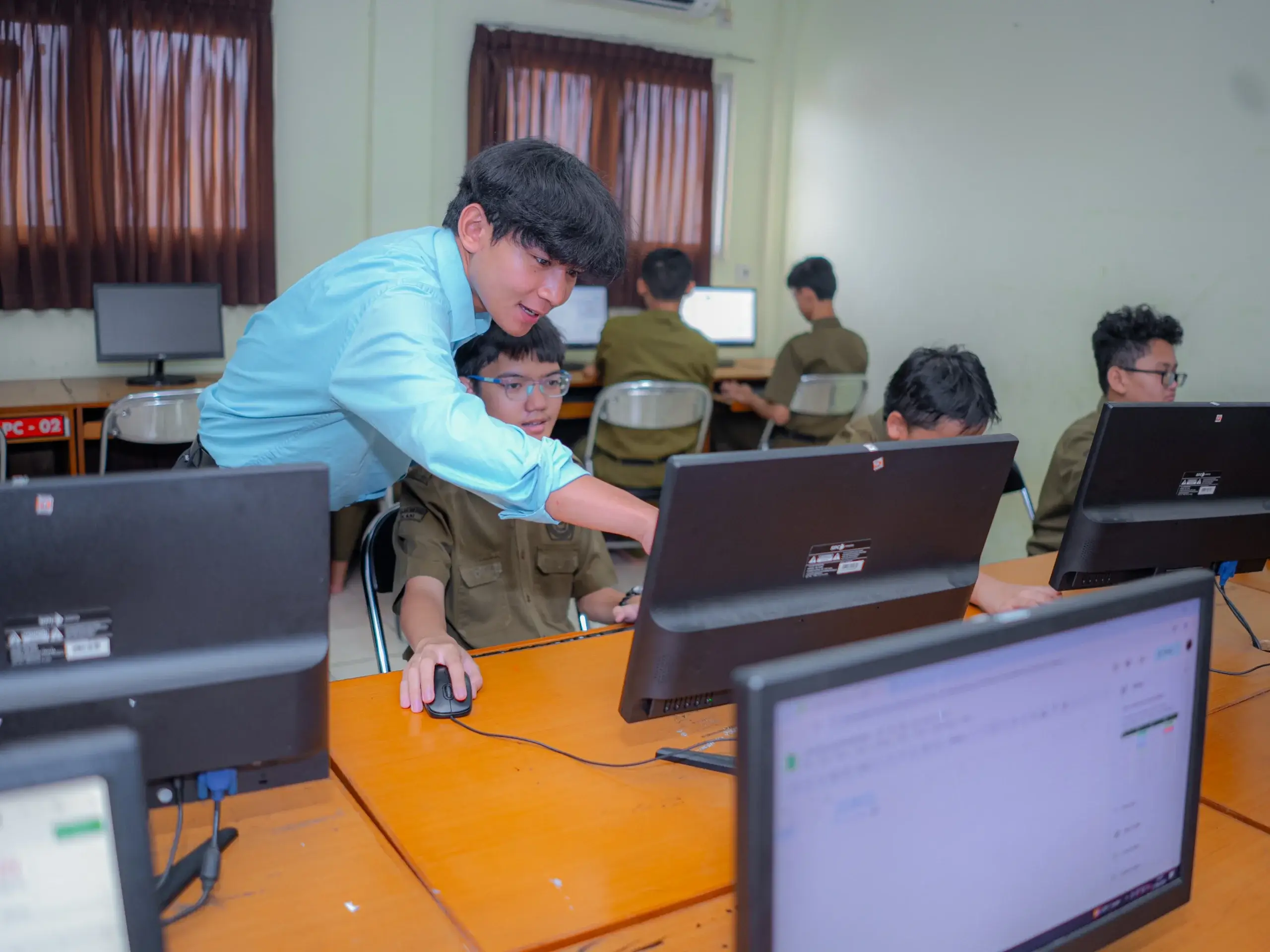 Student learning with tablet